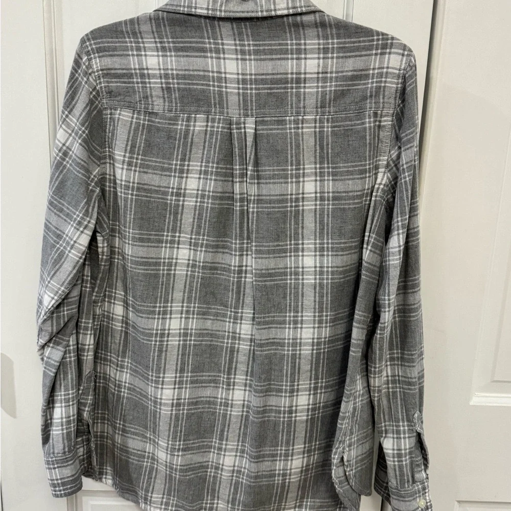 Old Navy Classic Flannel Shirt in Gray Plaid - Size L - Picture 2 of 4